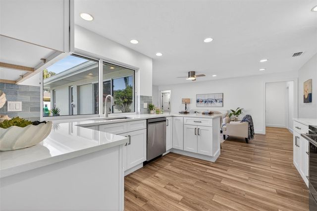 2043 TANGLEWOOD WAY NE, St Petersburg, FL 33702