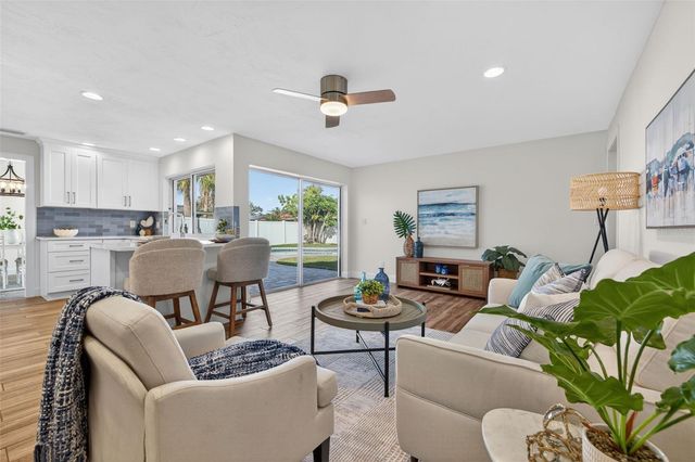 2043 TANGLEWOOD WAY NE, St Petersburg, FL 33702