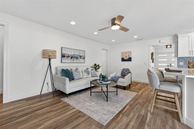 2043 TANGLEWOOD WAY NE, St Petersburg, FL 33702