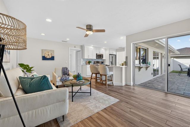 2043 TANGLEWOOD WAY NE, St Petersburg, FL 33702