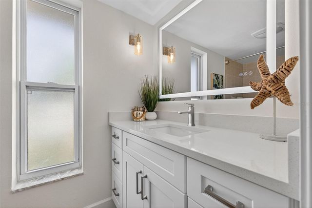 2043 TANGLEWOOD WAY NE, St Petersburg, FL 33702