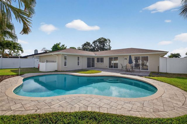 2043 TANGLEWOOD WAY NE, St Petersburg, FL 33702