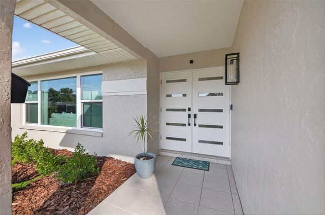 2043 TANGLEWOOD WAY NE, St Petersburg, FL 33702