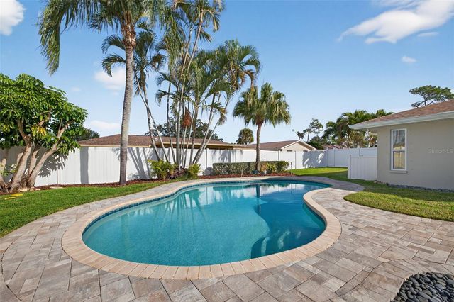 2043 TANGLEWOOD WAY NE, St Petersburg, FL 33702