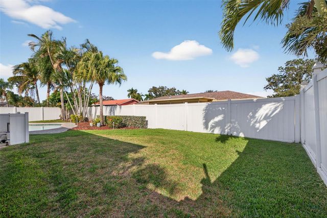 2043 TANGLEWOOD WAY NE, St Petersburg, FL 33702