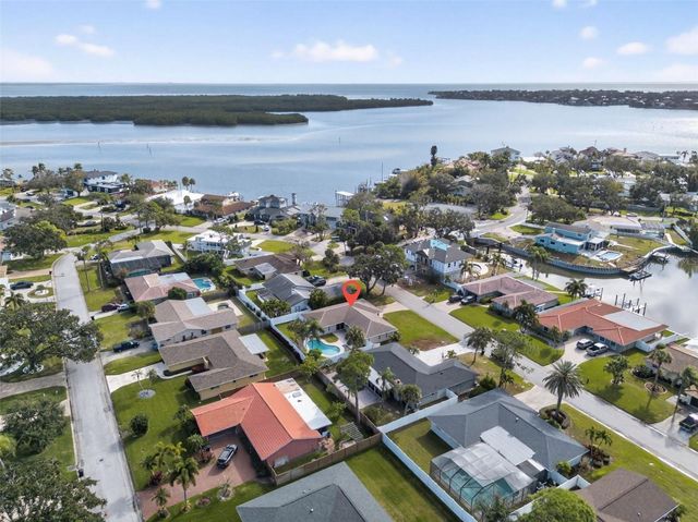 2043 TANGLEWOOD WAY NE, St Petersburg, FL 33702