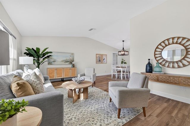 2043 TANGLEWOOD WAY NE, St Petersburg, FL 33702