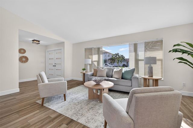 2043 TANGLEWOOD WAY NE, St Petersburg, FL 33702