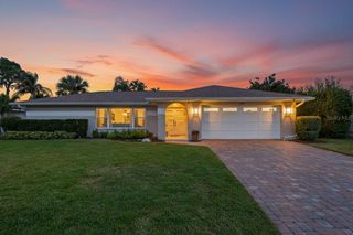 2043 TANGLEWOOD WAY NE, St Petersburg, FL 33702