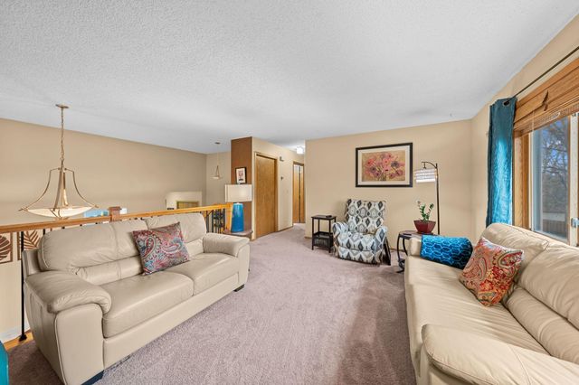 2581 Henslow Avenue N, Oakdale, MN 55128