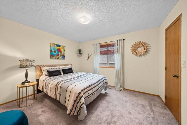 2581 Henslow Avenue N, Oakdale, MN 55128