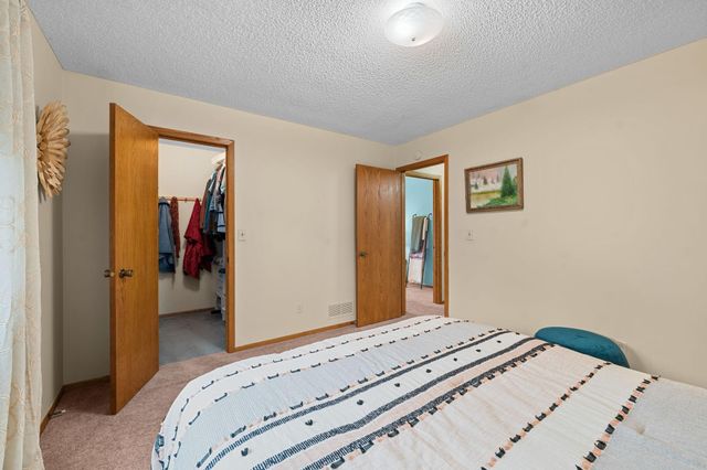 2581 Henslow Avenue N, Oakdale, MN 55128