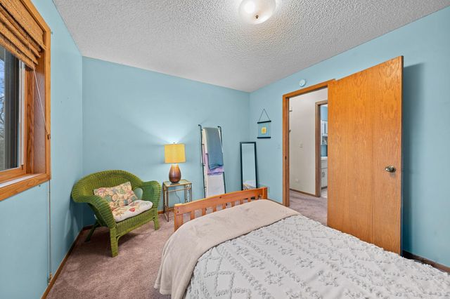 2581 Henslow Avenue N, Oakdale, MN 55128