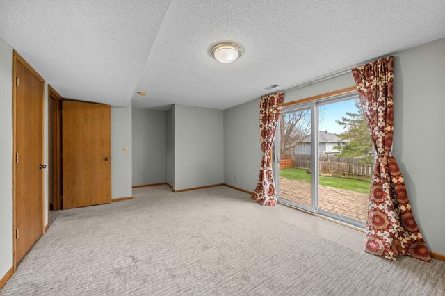 2581 Henslow Avenue N, Oakdale, MN 55128