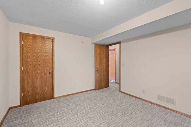 2581 Henslow Avenue N, Oakdale, MN 55128