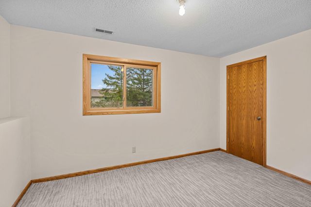 2581 Henslow Avenue N, Oakdale, MN 55128