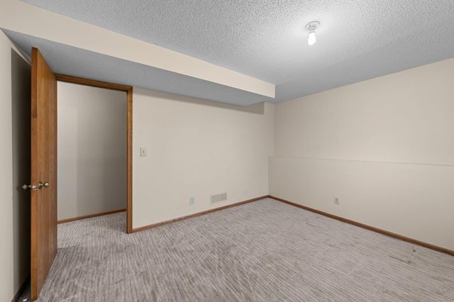 2581 Henslow Avenue N, Oakdale, MN 55128