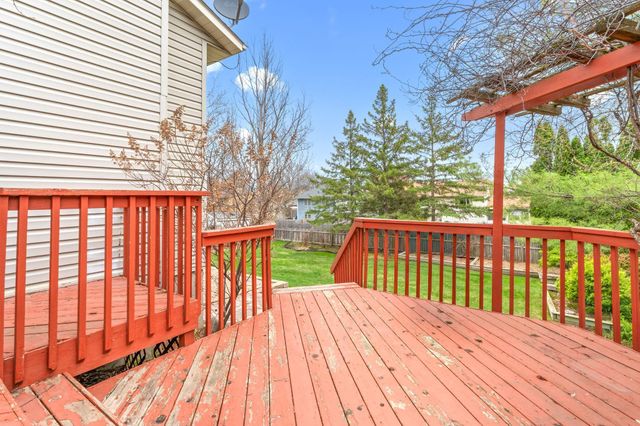 2581 Henslow Avenue N, Oakdale, MN 55128