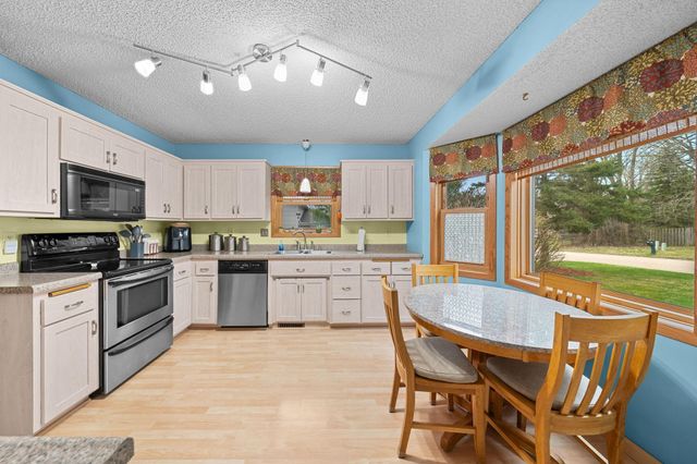 2581 Henslow Avenue N, Oakdale, MN 55128