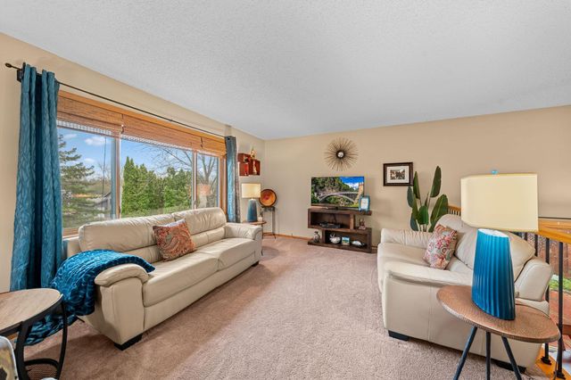 2581 Henslow Avenue N, Oakdale, MN 55128