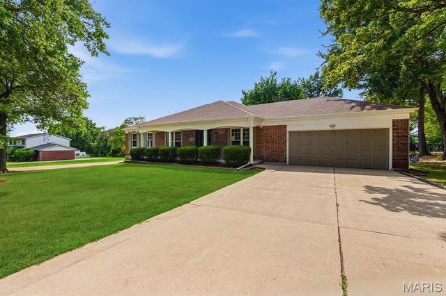 541 Princeway Court, Manchester, MO 63011