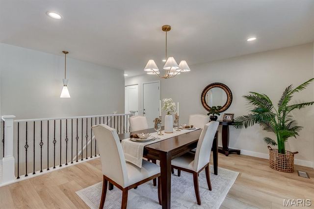 541 Princeway Court, Manchester, MO 63011