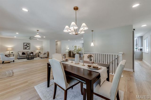541 Princeway Court, Manchester, MO 63011