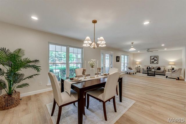 541 Princeway Court, Manchester, MO 63011