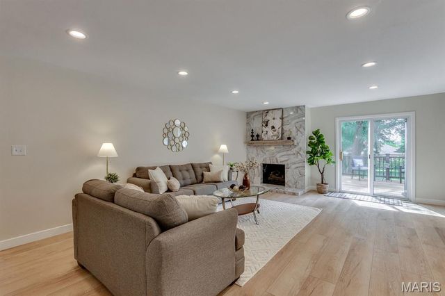 541 Princeway Court, Manchester, MO 63011