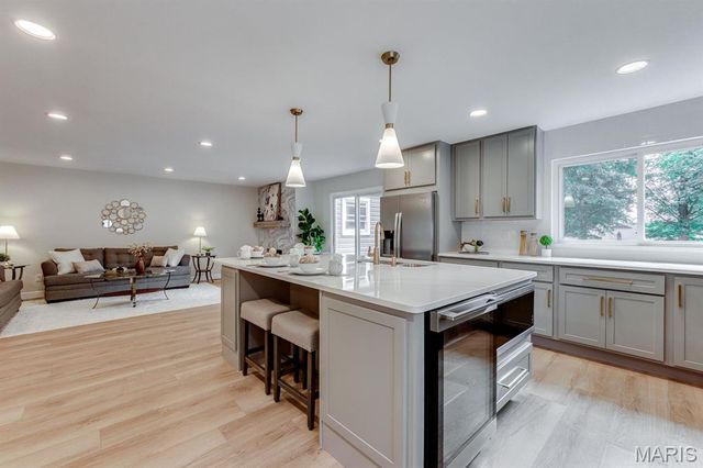 541 Princeway Court, Manchester, MO 63011