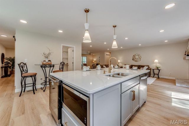 541 Princeway Court, Manchester, MO 63011