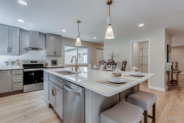 541 Princeway Court, Manchester, MO 63011