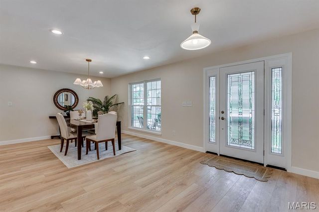541 Princeway Court, Manchester, MO 63011
