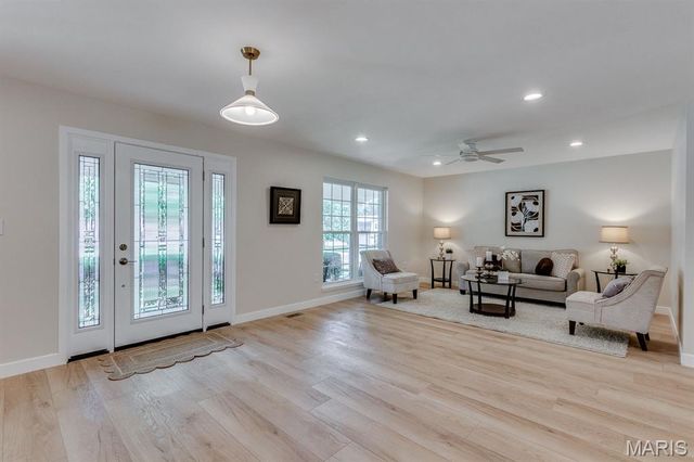 541 Princeway Court, Manchester, MO 63011