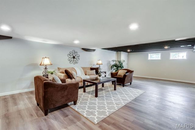 541 Princeway Court, Manchester, MO 63011
