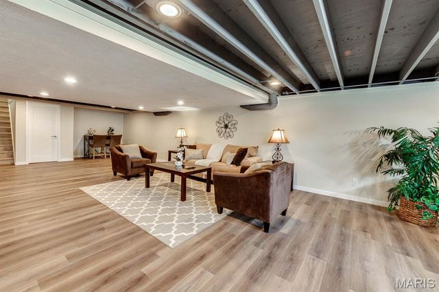 541 Princeway Court, Manchester, MO 63011