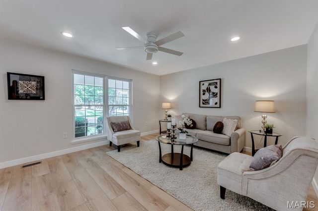 541 Princeway Court, Manchester, MO 63011