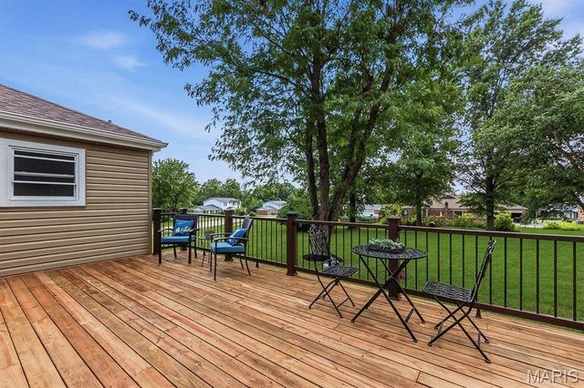 541 Princeway Court, Manchester, MO 63011