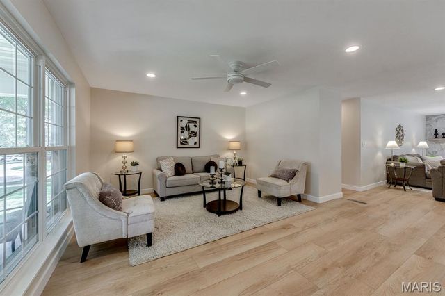 541 Princeway Court, Manchester, MO 63011