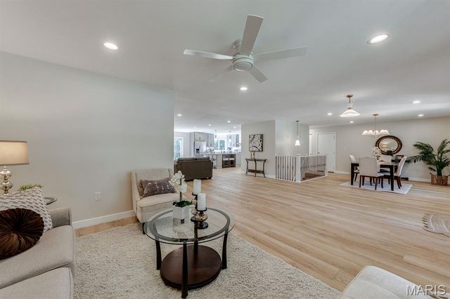 541 Princeway Court, Manchester, MO 63011