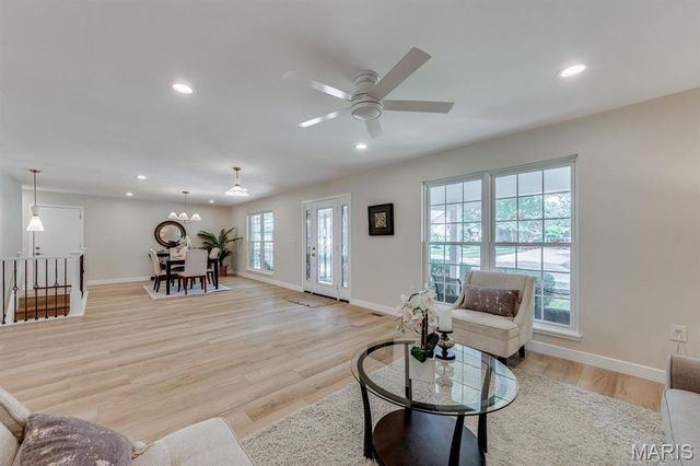541 Princeway Court, Manchester, MO 63011