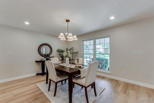 541 Princeway Court, Manchester, MO 63011