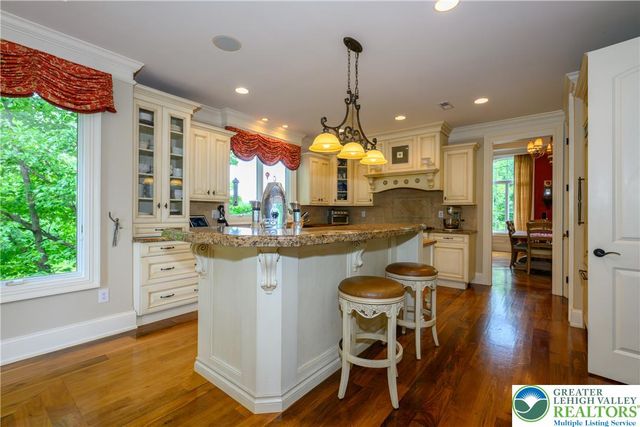 2690 Imperial Crest Lane, Lower Saucon Twp, PA 18055
