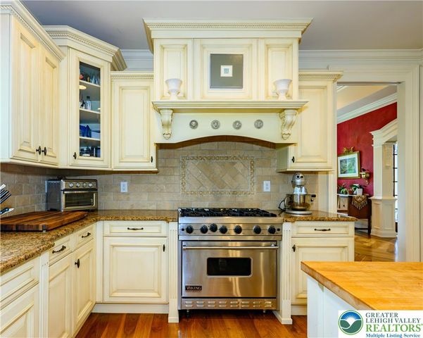 2690 Imperial Crest Lane, Lower Saucon Twp, PA 18055