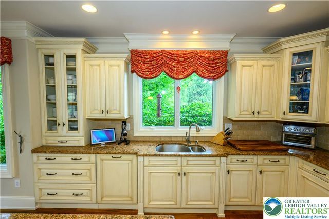 2690 Imperial Crest Lane, Lower Saucon Twp, PA 18055