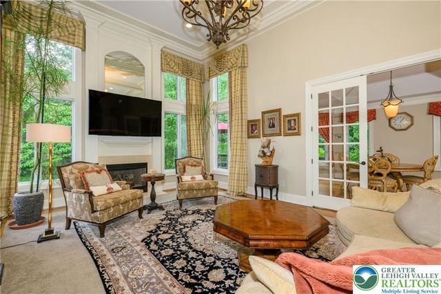 2690 Imperial Crest Lane, Lower Saucon Twp, PA 18055