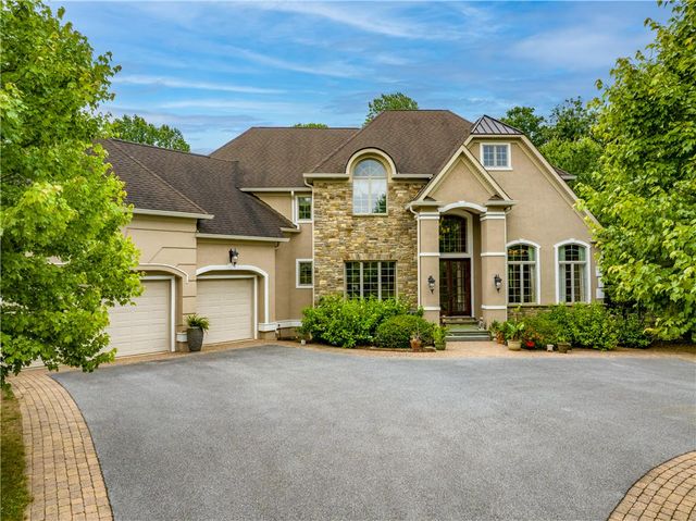 2690 Imperial Crest Lane, Lower Saucon Twp, PA 18055