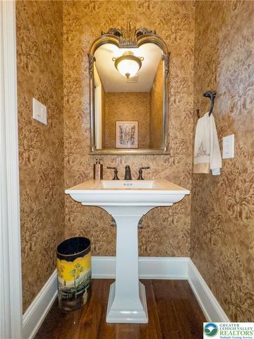 2690 Imperial Crest Lane, Lower Saucon Twp, PA 18055