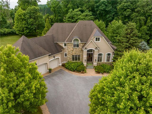 2690 Imperial Crest Lane, Lower Saucon Twp, PA 18055
