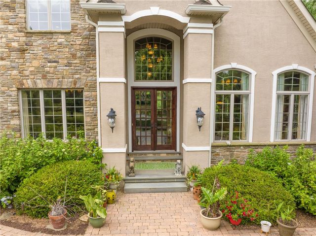 2690 Imperial Crest Lane, Lower Saucon Twp, PA 18055